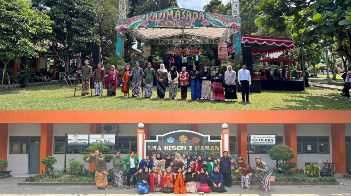 Mahasiswa MPI UIN Alauddin Makassar dan UNY Kolaborasikan Budaya dalam Drama HUT SMAN 2 Sleman